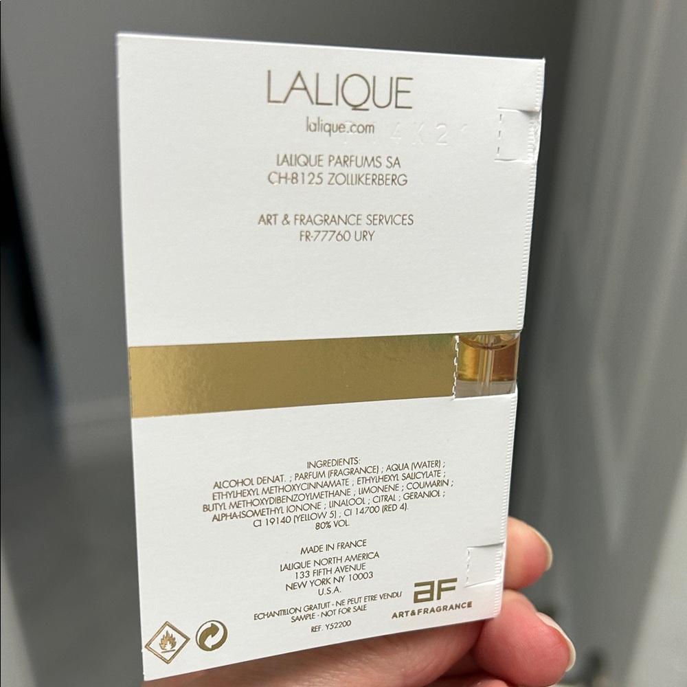 Lalique Living Lalique Eau de Parfum deluxe spray sample - Picture 4 of 4